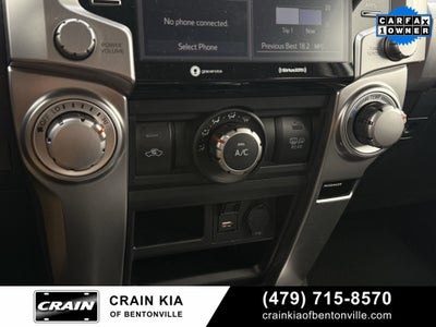 2024 Toyota 4Runner SR5 - 4WD / CLEAN CARFAX / ONE OWNER