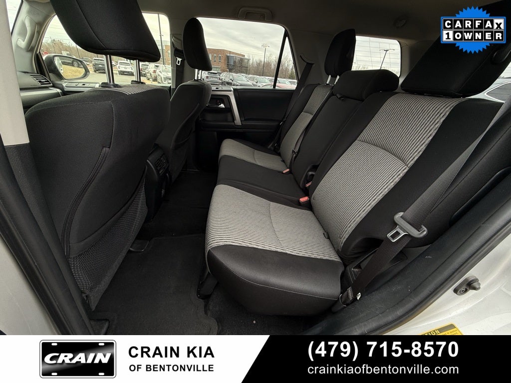 2024 Toyota 4Runner SR5 - 4WD / CLEAN CARFAX / ONE OWNER