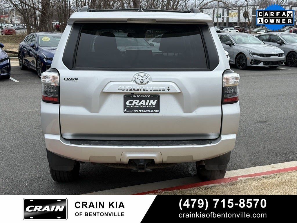 2024 Toyota 4Runner SR5 - 4WD / CLEAN CARFAX / ONE OWNER