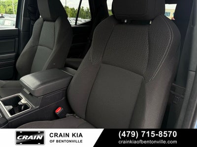 2025 Toyota 4Runner SR5 - 4WD / CLEAN CARFAX / ONE OWNER