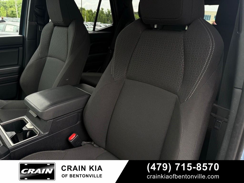 2025 Toyota 4Runner SR5 - 4WD / CLEAN CARFAX / ONE OWNER