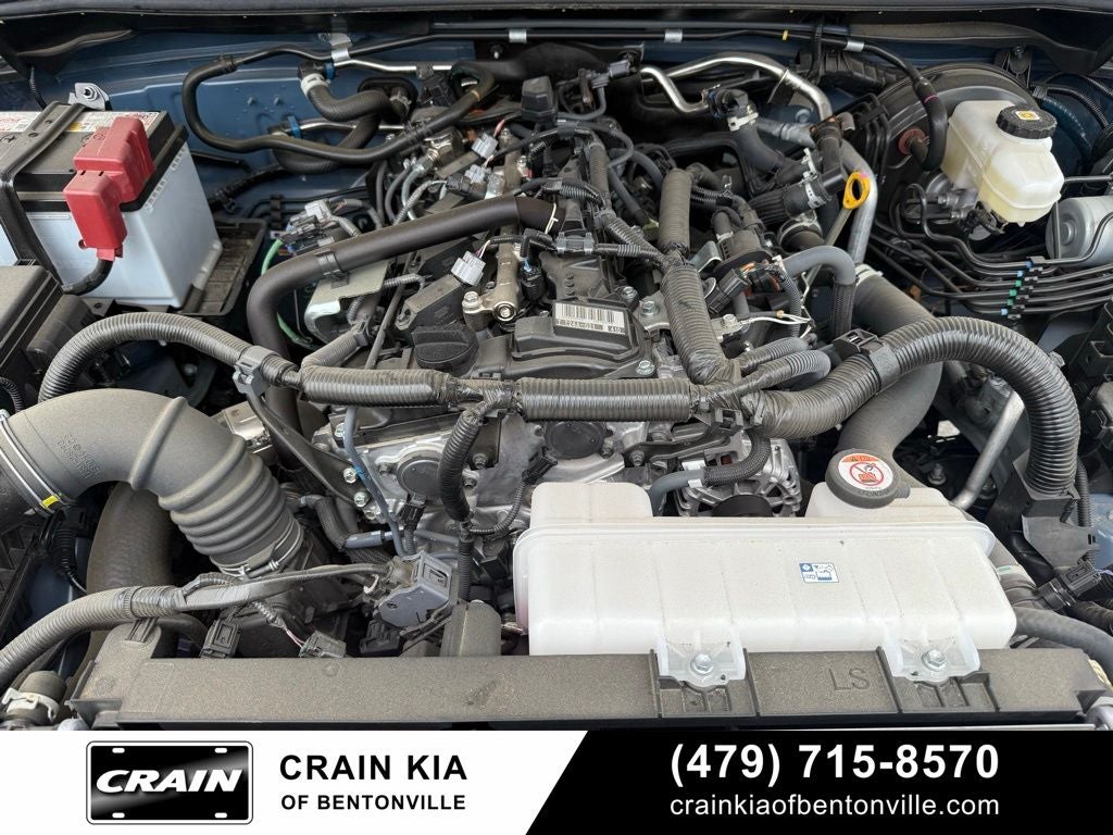 2025 Toyota 4Runner SR5 - 4WD / CLEAN CARFAX / ONE OWNER