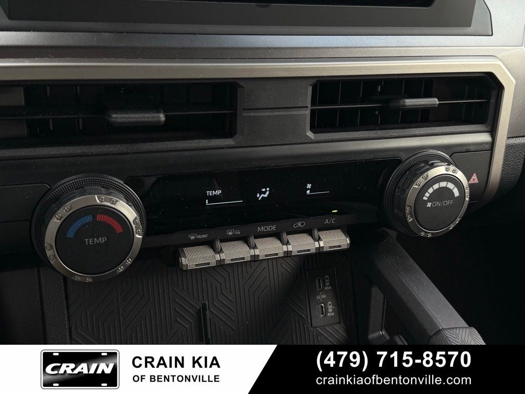 2025 Toyota 4Runner SR5 - 4WD / CLEAN CARFAX / ONE OWNER