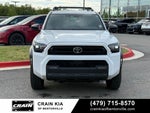 2025 Toyota 4Runner SR5 - 4WD / CLEAN CARFAX / ONE OWNER