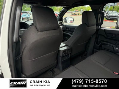 2025 Toyota 4Runner SR5 - 4WD / CLEAN CARFAX / ONE OWNER