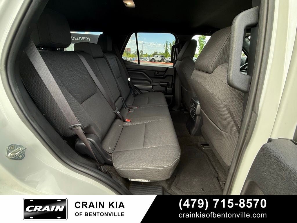 2025 Toyota 4Runner SR5 - 4WD / CLEAN CARFAX / ONE OWNER