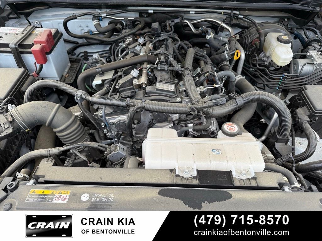 2025 Toyota 4Runner SR5 - 4WD / CLEAN CARFAX / ONE OWNER