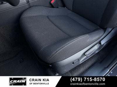 2025 Toyota 4Runner SR5 - 4WD / CLEAN CARFAX / ONE OWNER