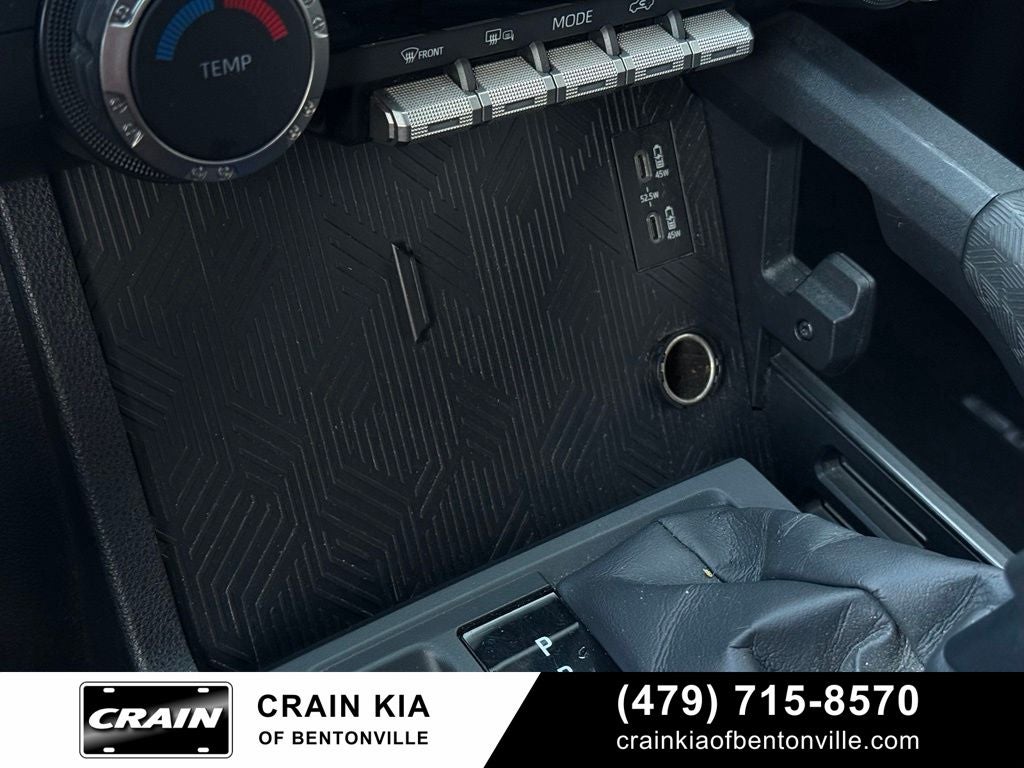 2025 Toyota 4Runner SR5 - 4WD / CLEAN CARFAX / ONE OWNER