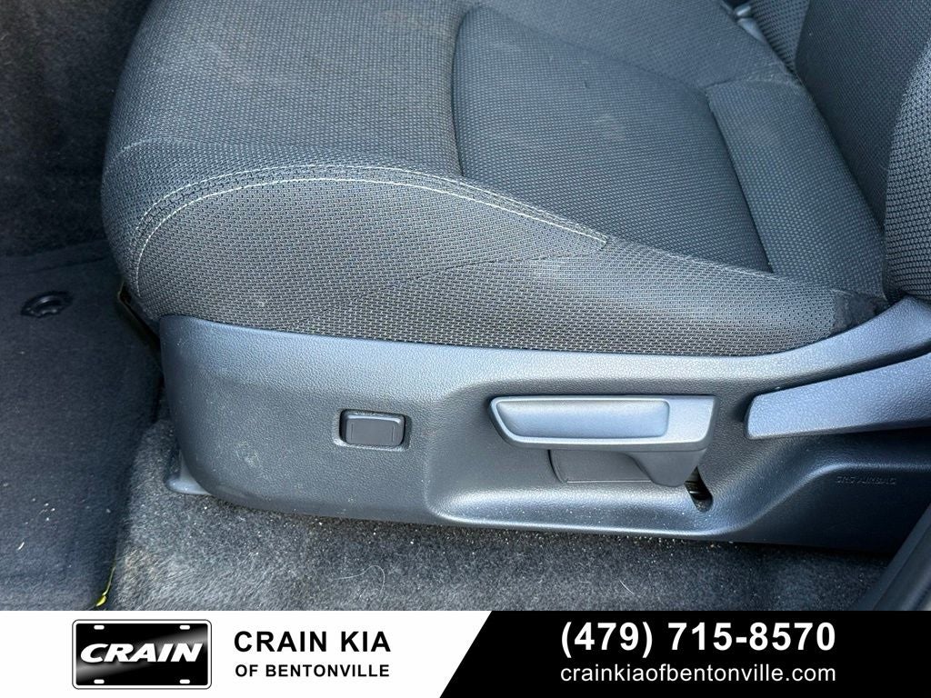 2025 Toyota 4Runner SR5 - 4WD / CLEAN CARFAX / ONE OWNER