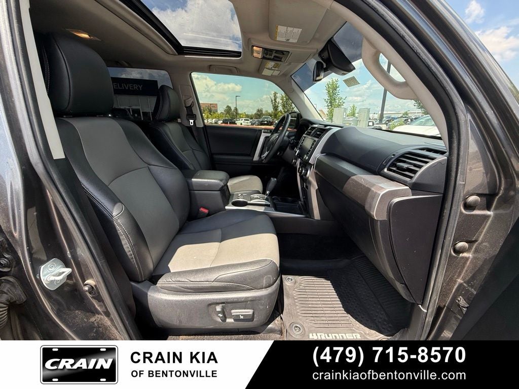 2020 Toyota 4Runner SR5 Premium - SUNROOF / CLEAN CARFAX / PREMIUM