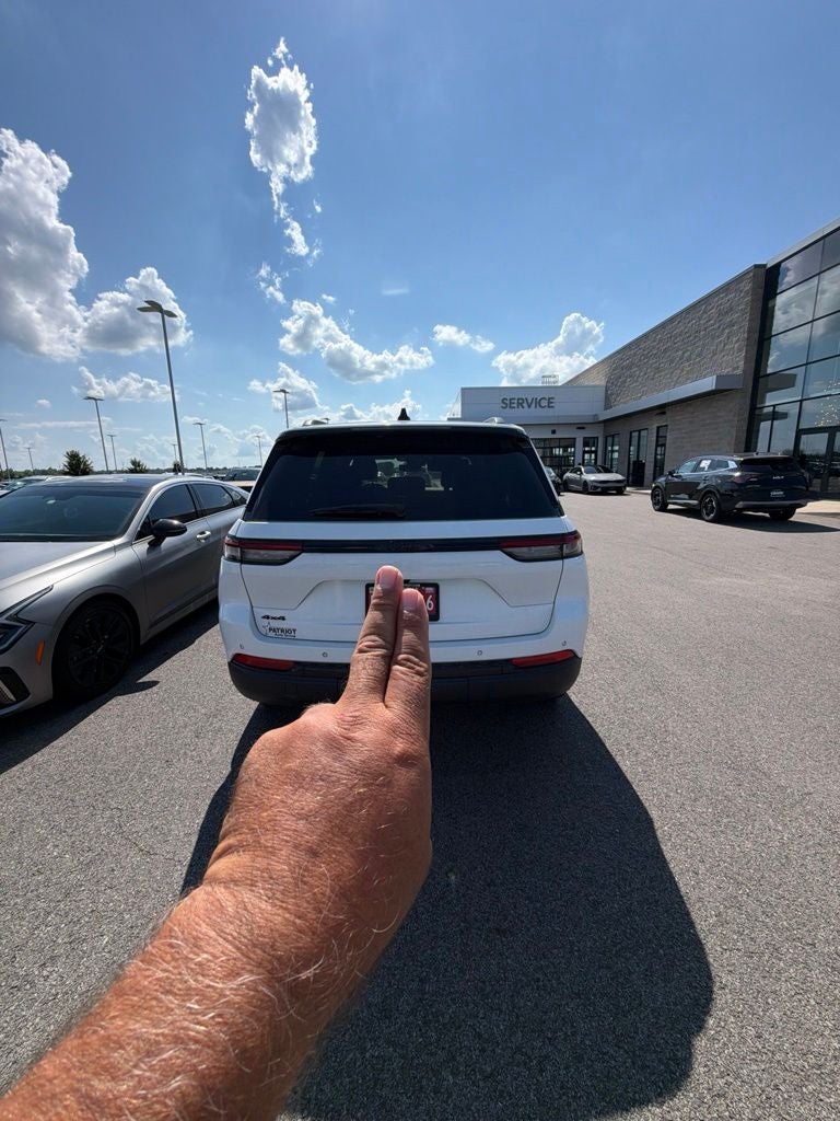 2023 Jeep Grand Cherokee Altitude X 4X4 / HEATED SEATS