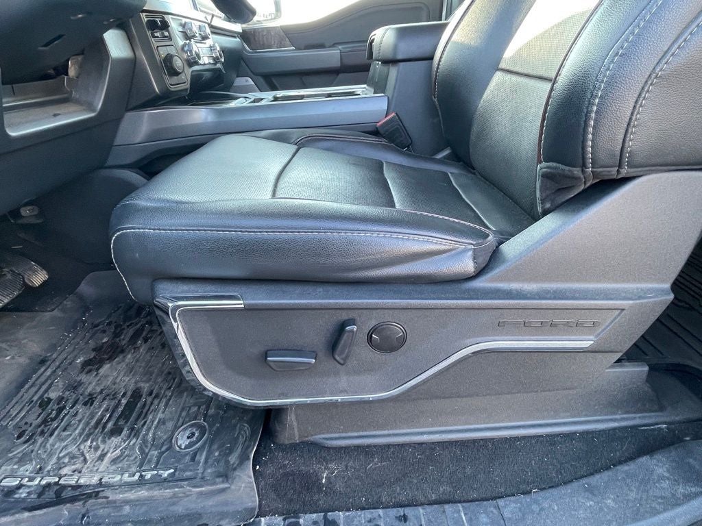 2024 Ford F-350SD Lariat 4X4 / NAV / HEATED SEATS