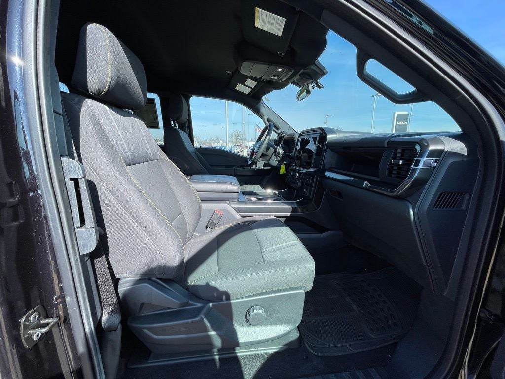 2025 Ford F-150 STX ONE OWNER / CLEAN CARFAX