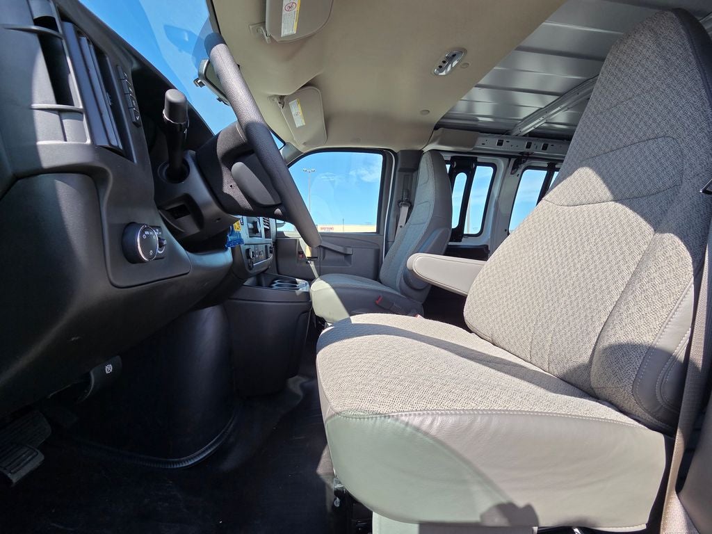 2024 Chevrolet Express 3500 Work Van CARGO / ONE OWNER / CLEAN CARFAX