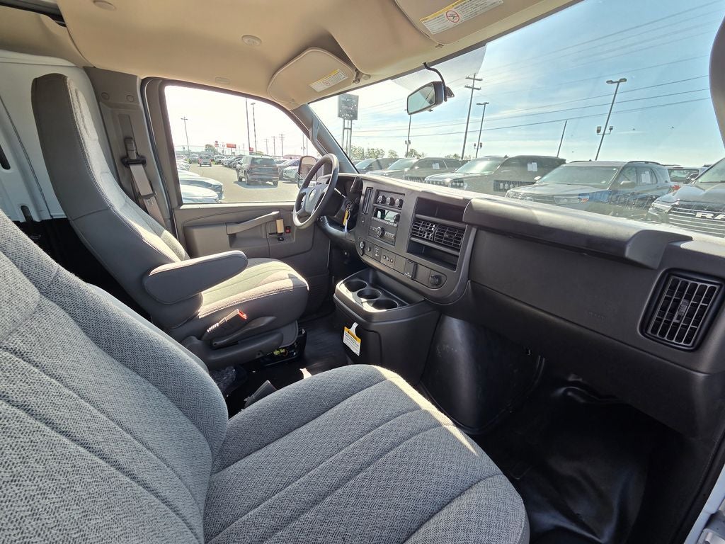 2024 Chevrolet Express 3500 Work Van CARGO / ONE OWNER / CLEAN CARFAX