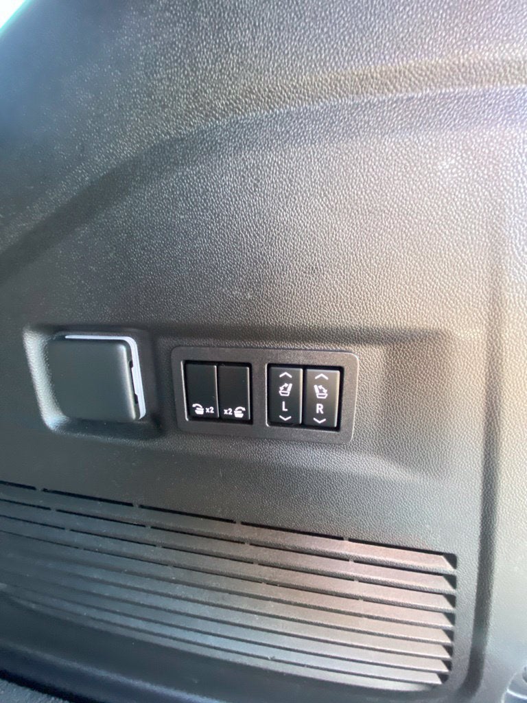 2023 Chevrolet Tahoe High Country ONE OWNER / SUNROOF / LEATHER / HEATED SEATS