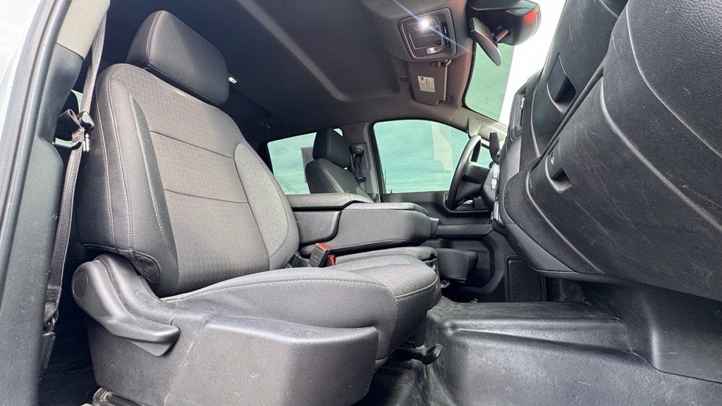 2024 GMC Sierra 2500HD Pro 4X4 / ONE OWNER / 6.6L V8 / GOOSENECK/5TH WHEEL PR