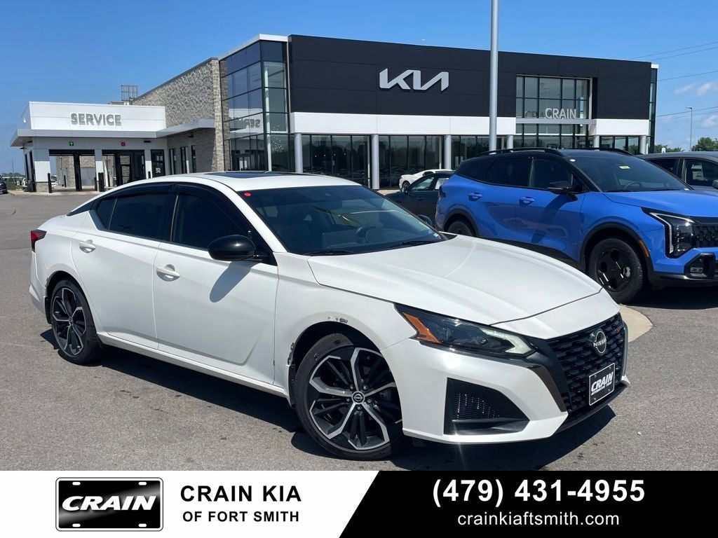 2023 Nissan Altima 2.5 SR MOONROOF / HEATED SEATS