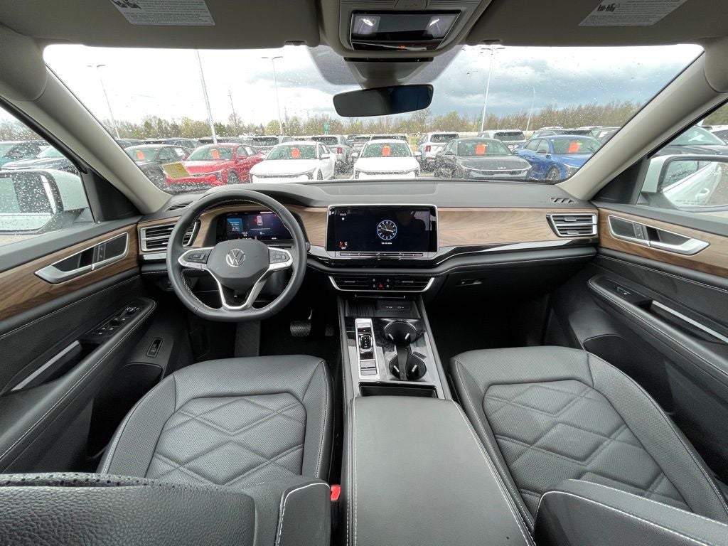 2025 Volkswagen Atlas 2.0T SE w/Technology ONE OWNER / HEATED SEATS