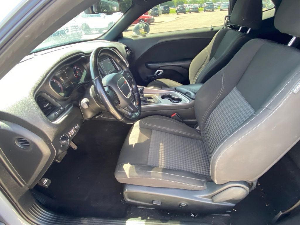 2021 Dodge Challenger SXT ONE OWNER / CLEAN CARFAX