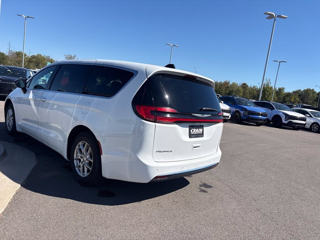 2025 Chrysler Pacifica Select HEATED SEATS / BACK UP CAM