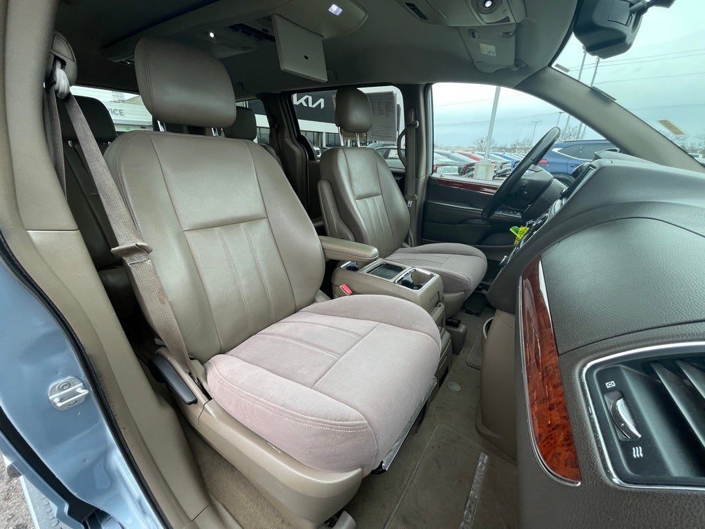 2013 Chrysler Town & Country Touring CLEAN CARFAX / LOW PAYMENTS