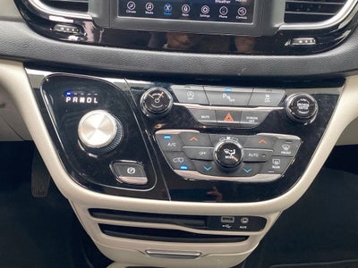 2020 Chrysler Pacifica Touring L POWER LIFT GATE / HEATED SEATS