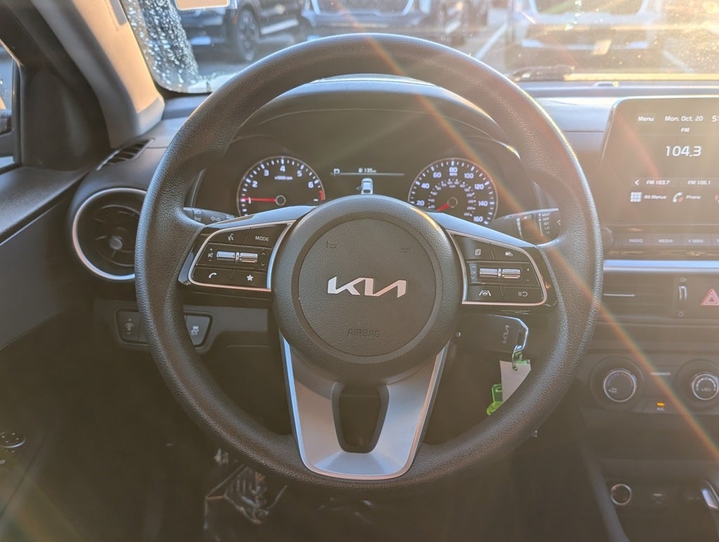 2023 Kia Forte LXS CPO / ONE OWNER