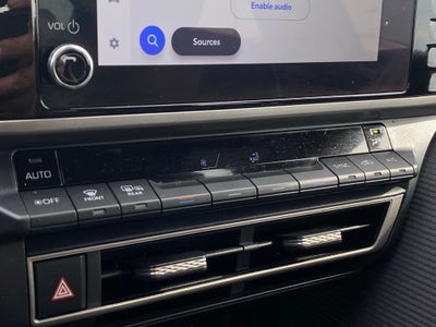 2025 Toyota Camry SE LEATHER / POWER SEAT