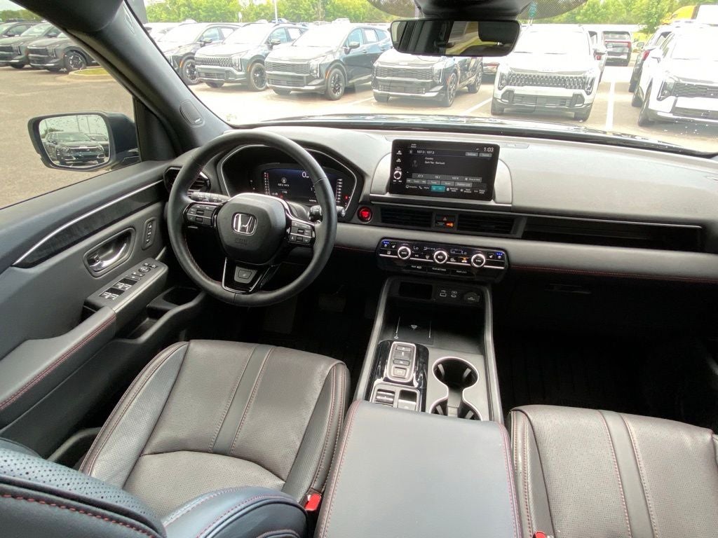 2025 Honda Pilot Black Edition AWD / 3RD ROW / LOADED / ONE OWNER