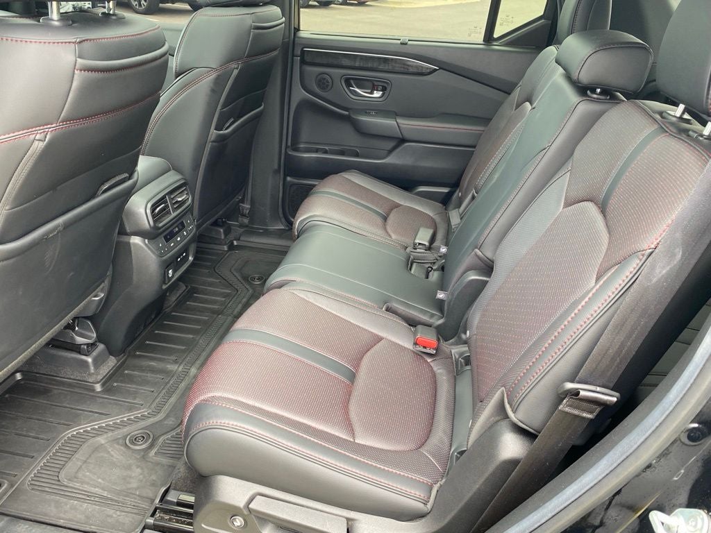 2025 Honda Pilot Black Edition AWD / 3RD ROW / LOADED / ONE OWNER