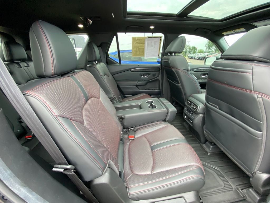 2025 Honda Pilot Black Edition AWD / 3RD ROW / LOADED / ONE OWNER