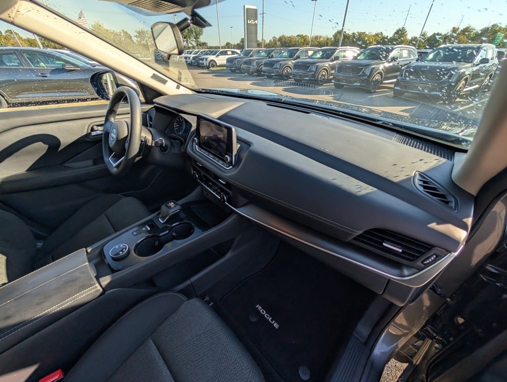 2024 Nissan Rogue SV AWD / ONE OWNER / CLEAN CARFAX