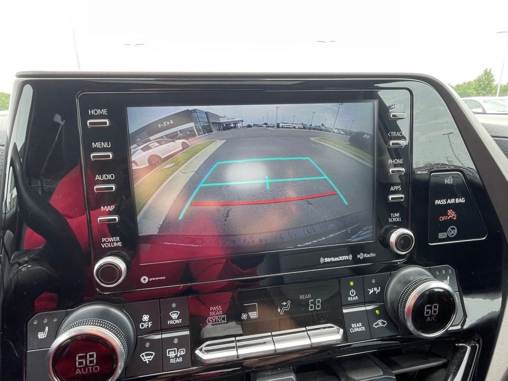 2020 Toyota Highlander XLE MOONROOF / HEATED SEATS