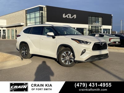 2021 Toyota Highlander XLE HEATED SEATS / POWER LIFTGATE