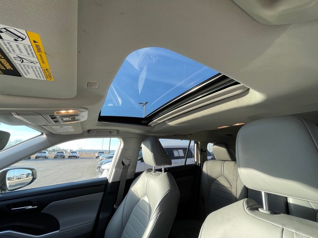 2021 Toyota Highlander XLE HEATED SEATS / POWER LIFTGATE