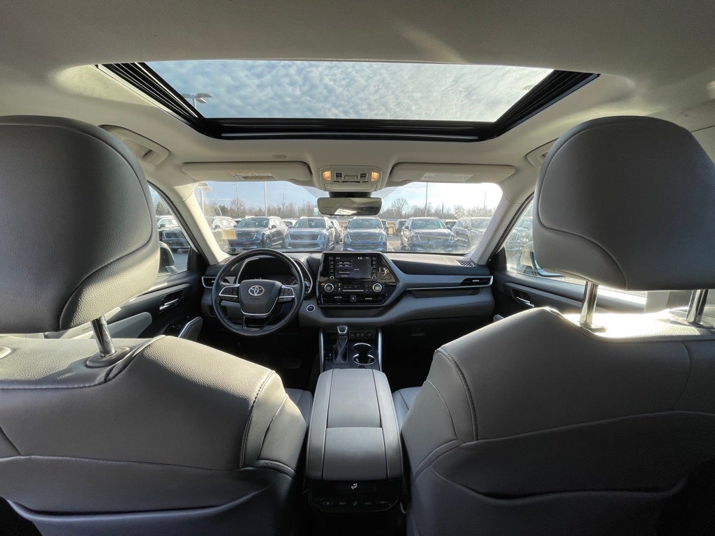 2021 Toyota Highlander XLE HEATED SEATS / POWER LIFTGATE