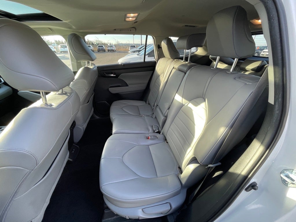 2021 Toyota Highlander XLE HEATED SEATS / POWER LIFTGATE