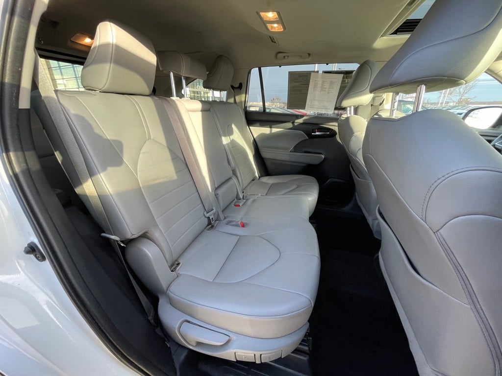 2021 Toyota Highlander XLE HEATED SEATS / POWER LIFTGATE