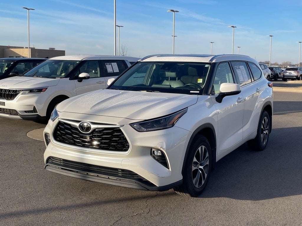 2021 Toyota Highlander XLE HEATED SEATS / POWER LIFTGATE