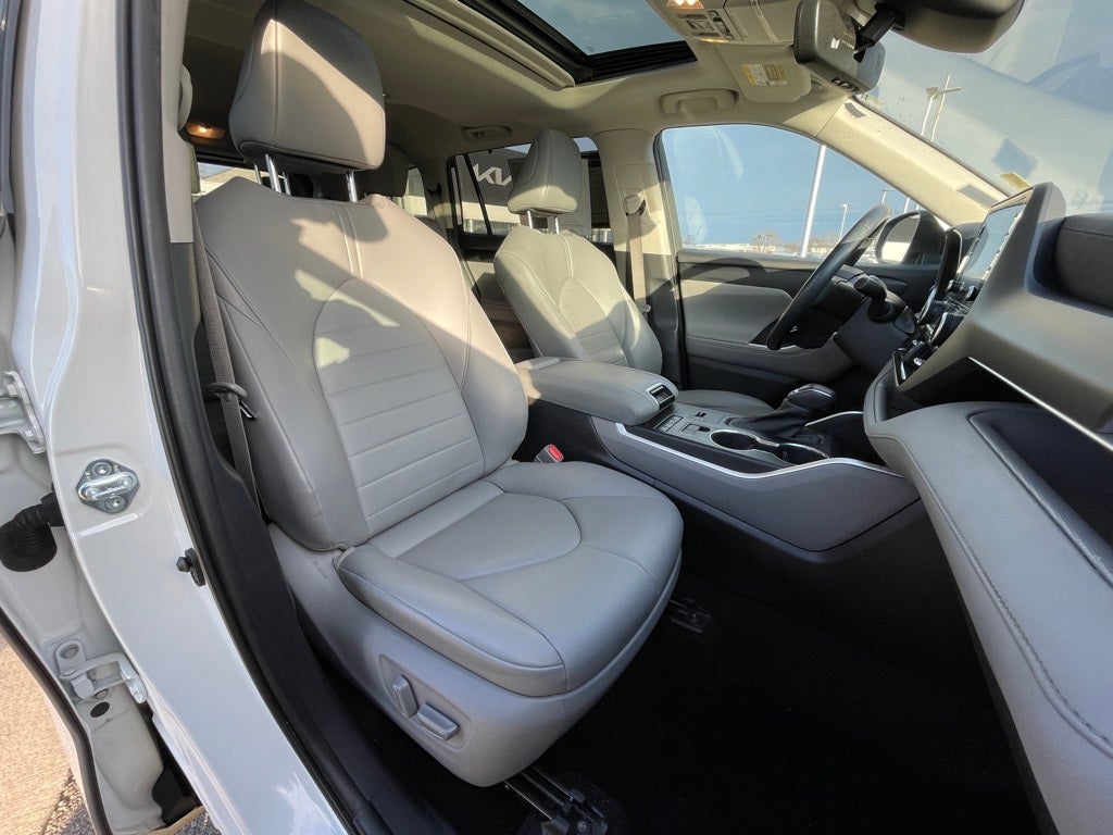 2021 Toyota Highlander XLE HEATED SEATS / POWER LIFTGATE