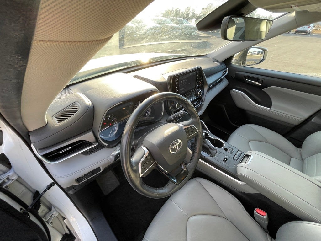 2021 Toyota Highlander XLE HEATED SEATS / POWER LIFTGATE