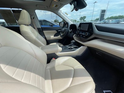 2023 Toyota Highlander Hybrid XLE HEATED SEATS / ONE OWNER / CLEAN CARFAX