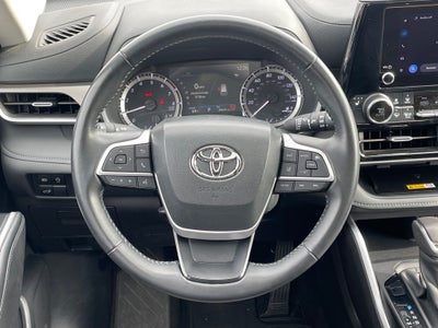 2024 Toyota Highlander LE SUNROOF / CAPT CHAIRS / 3RD ROW