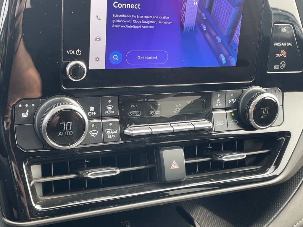 2024 Toyota Highlander LE SUNROOF / CAPT CHAIRS / 3RD ROW