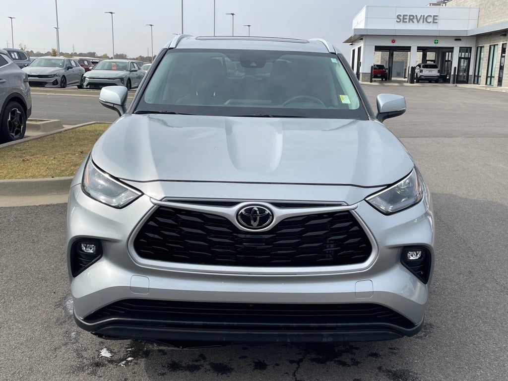 2024 Toyota Highlander LE SUNROOF / CAPT CHAIRS / 3RD ROW