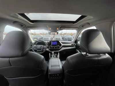 2024 Toyota Highlander LE SUNROOF / CAPT CHAIRS / 3RD ROW
