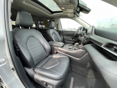 2024 Toyota Highlander LE SUNROOF / CAPT CHAIRS / 3RD ROW