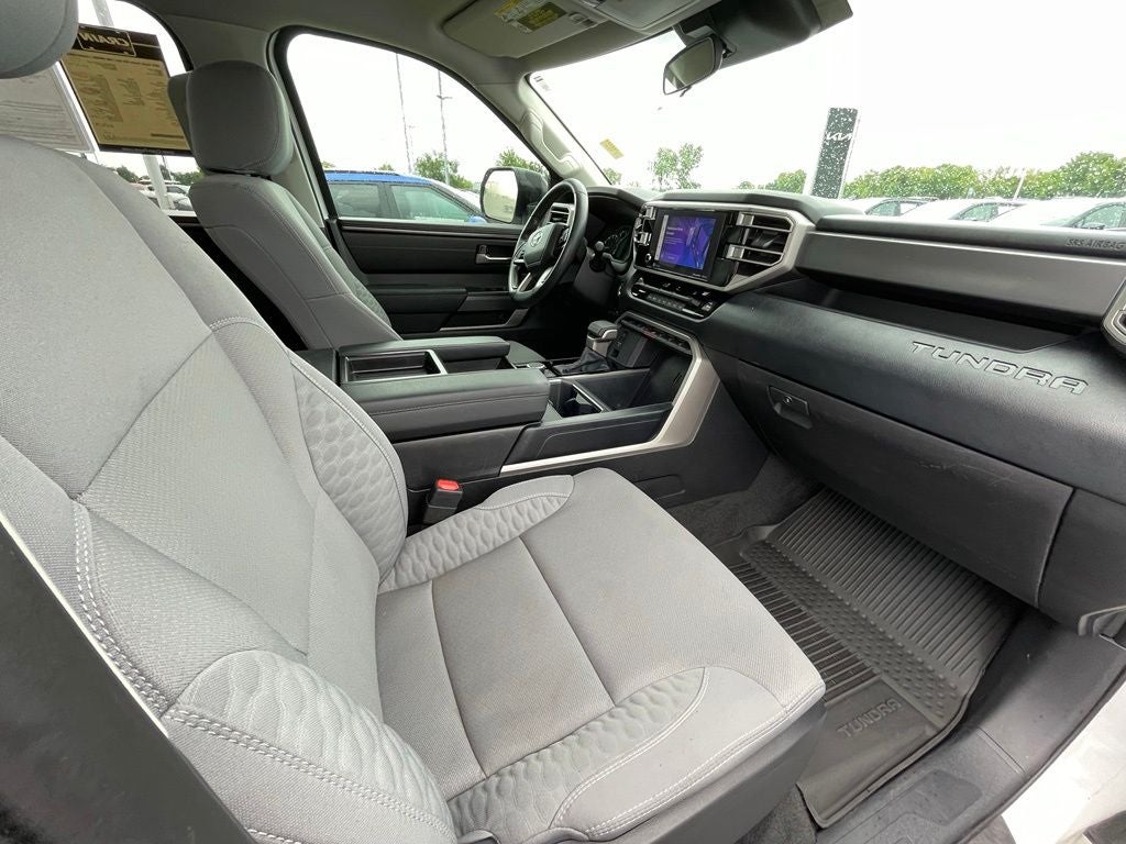 2024 Toyota Tundra SR5 4X4 / ONE OWNER / CLEAN CARFAX